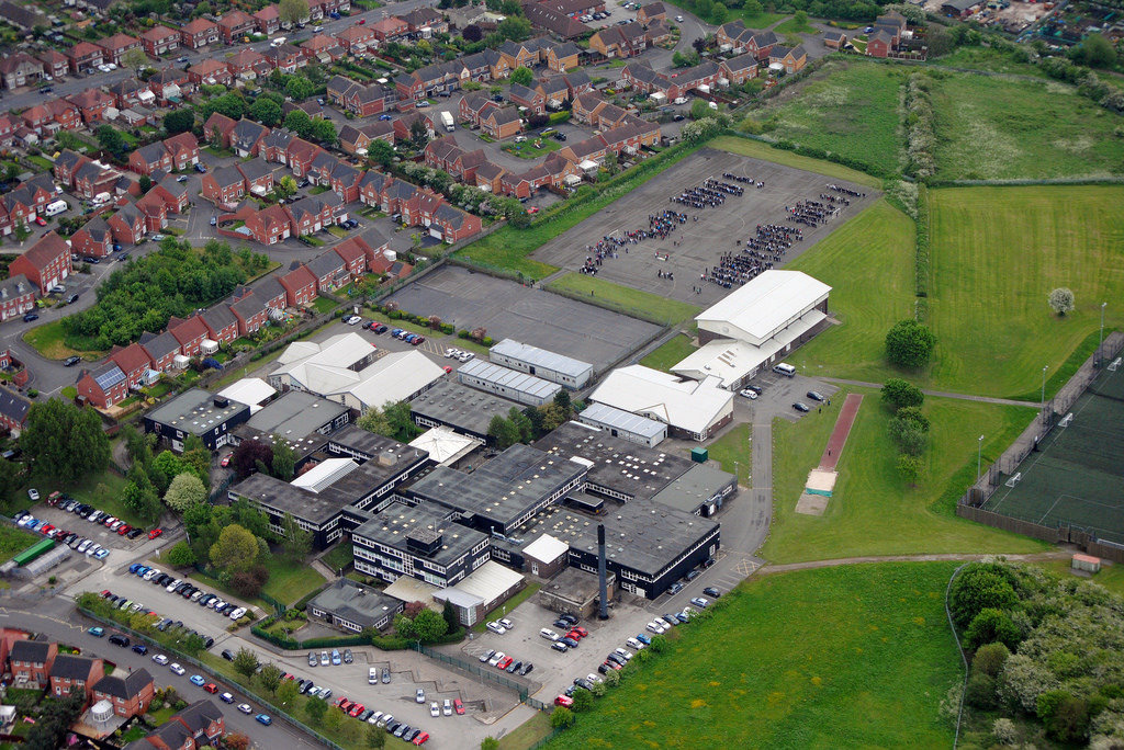 The Pingle Academy in Swadlincote, South Derbyshire, is a large secondary school catering for 1,300 students, including 150 sixth formers. The Academy employs approximately 140 staff across the various departments of whom 90 are teachers and teaching assistants. Backing up the Academy鈥檚 main teaching activity is a range support departments including administration, ICT and communication systems.