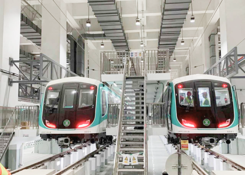 Hytera replaced an out-of-date analog communications system with a new digital TETRA network to improve voice quality and coverage on a commuter rail project in the